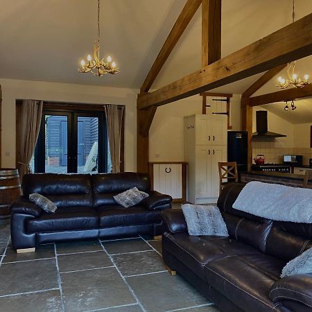 Trelaske Mill Cider Barn-With Hot Tub, Fire Pit Bbq Lewannick 외부 사진
