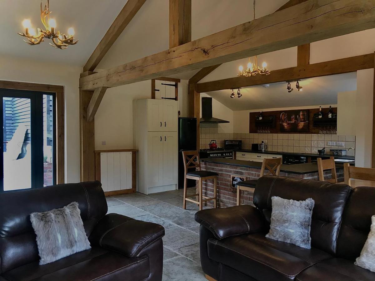 Trelaske Mill Cider Barn-With Hot Tub, Fire Pit Bbq Lewannick 외부 사진