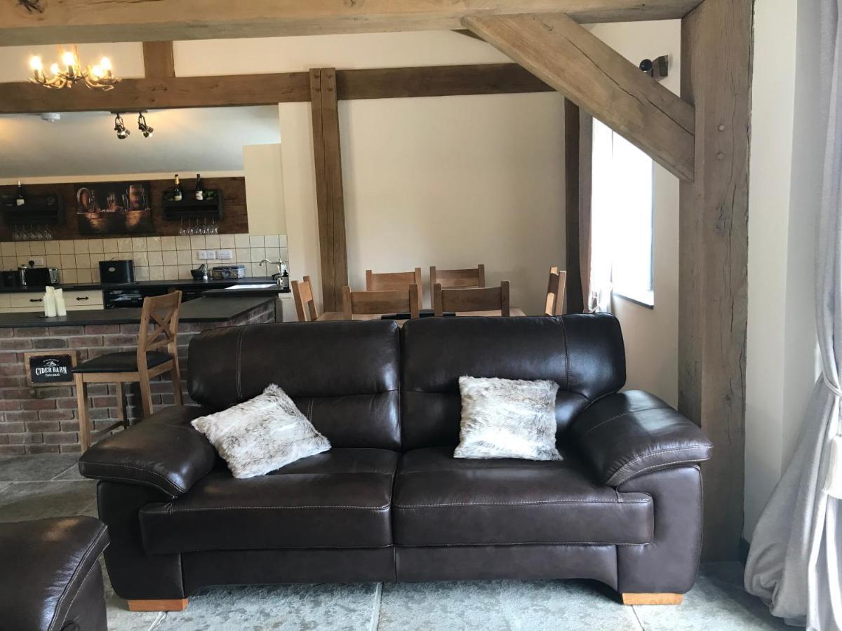 Trelaske Mill Cider Barn-With Hot Tub, Fire Pit Bbq Lewannick 외부 사진